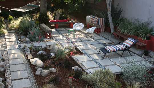 Garden irrigated with graywater and rainwater, Los Angeles. Jeremy Levine/Flickr, CC BY