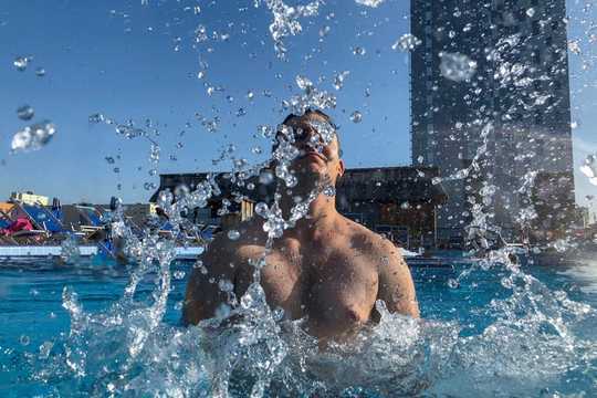 Should You Be Worried That The Chemicals From Sunscreen Can Get Into Our Blood?