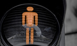 traffic light with the symbol to walk