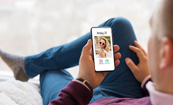 Person swiping on a dating app, representing the pursuit of successful online dating.
