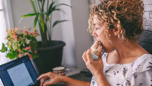 A person eating quickly, showing the potential health risks of fast eating, including indigestion, gas, and increased risk of weight gain and metabolic syndrome.