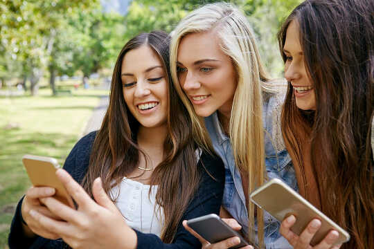 Teens Who Spend Hours On Social Media Report These Behaviors Teens Who Spend Hours On Social Media Report These Behaviors