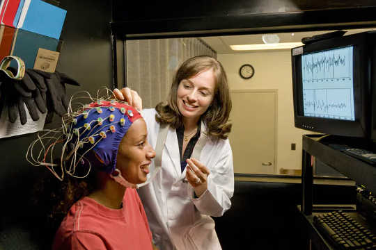 Brain waves have a story to tell. Brain waves have a story to tell. (how does your brain wake up from sleep)