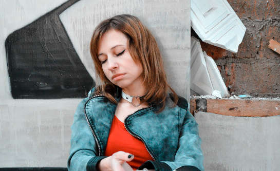 Coping Strategies When Keeping a New Habit Becomes Difficult a despondent-looking young womand sitting against a wall